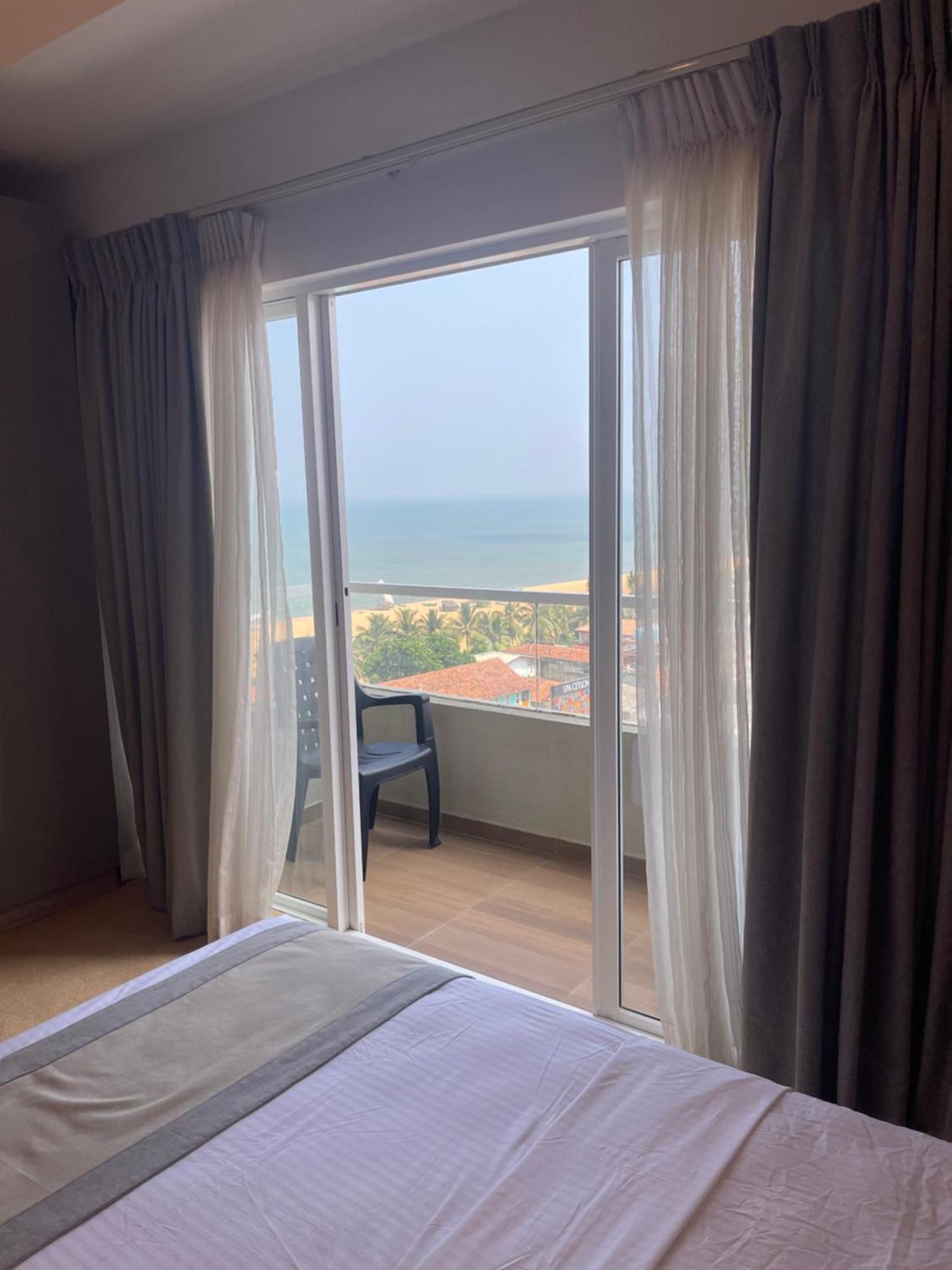 Ocean Breeze Sea View Luxury Apartments Negombo Luaran gambar