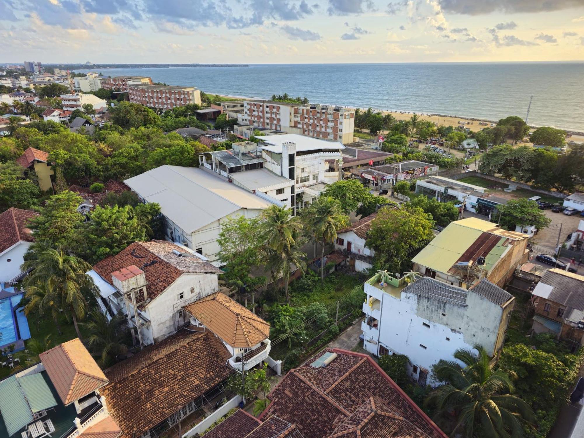 Ocean Breeze Sea View Luxury Apartments Negombo Luaran gambar
