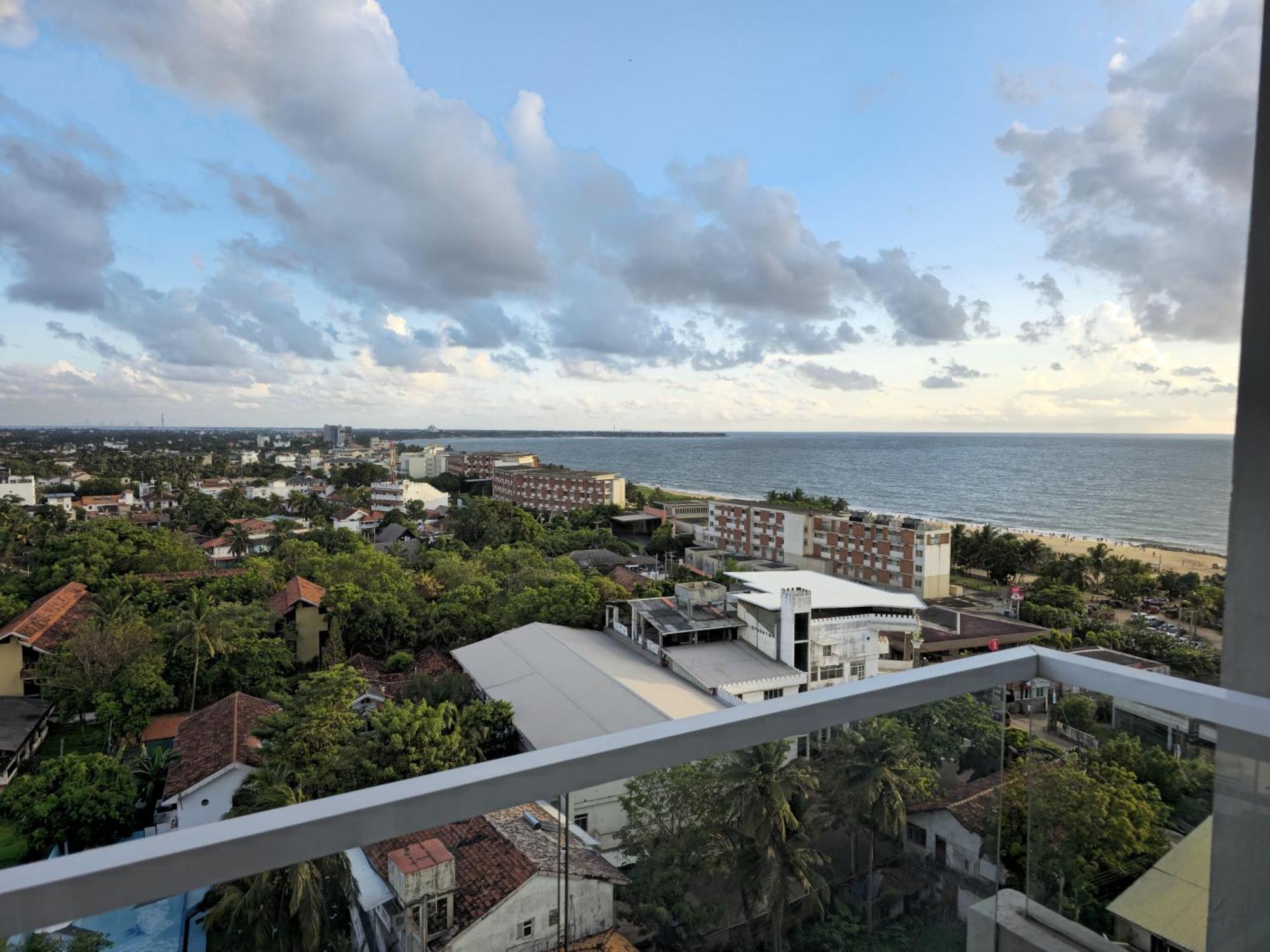 Ocean Breeze Sea View Luxury Apartments Negombo Luaran gambar