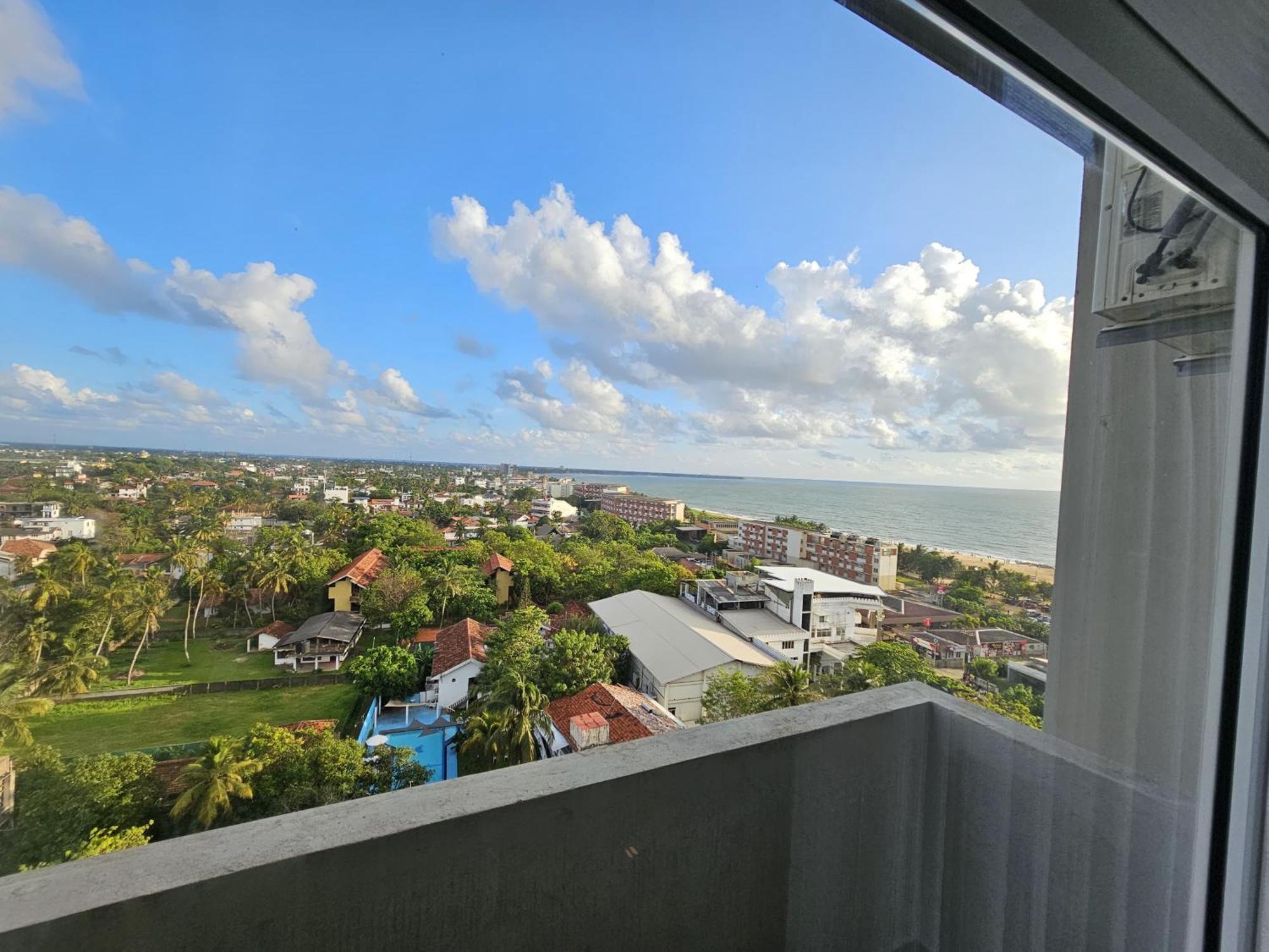 Ocean Breeze Sea View Luxury Apartments Negombo Luaran gambar