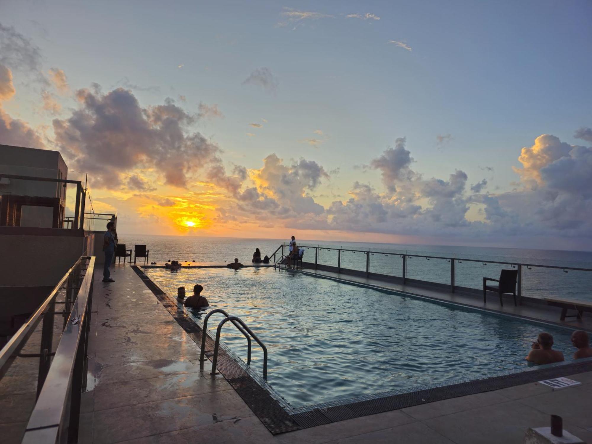 Ocean Breeze Sea View Luxury Apartments Negombo Luaran gambar