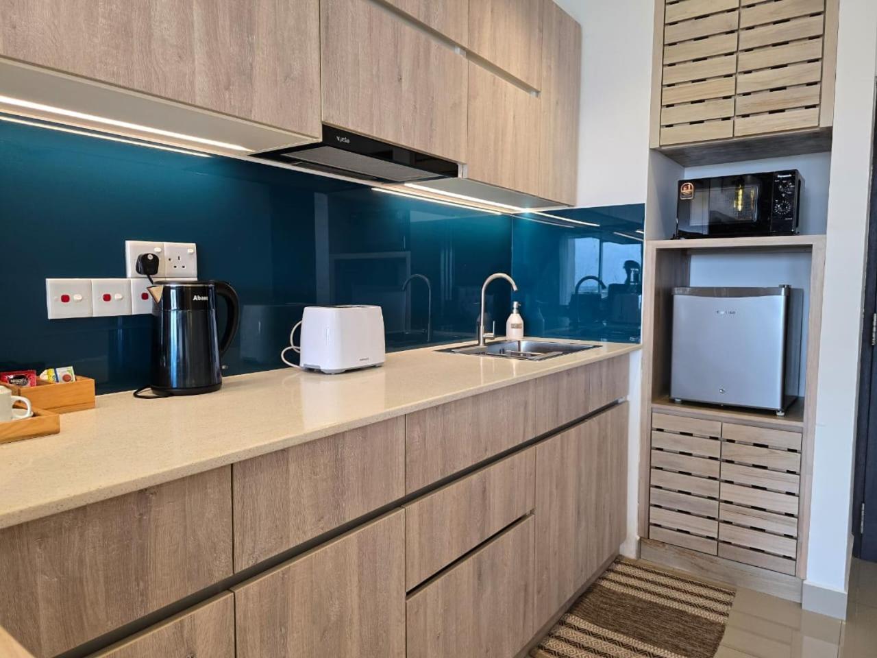 Ocean Breeze Sea View Luxury Apartments Negombo Luaran gambar