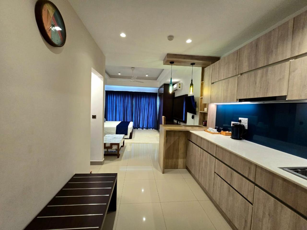 Ocean Breeze Sea View Luxury Apartments Negombo Luaran gambar
